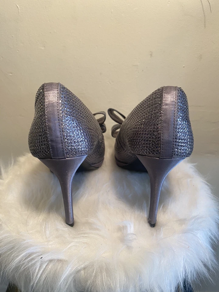 Moda Spana Metallic Grey Sparkle Bow Accent Open Toe Stiletto Pump Heel Sz 9 - Image 2 of 4