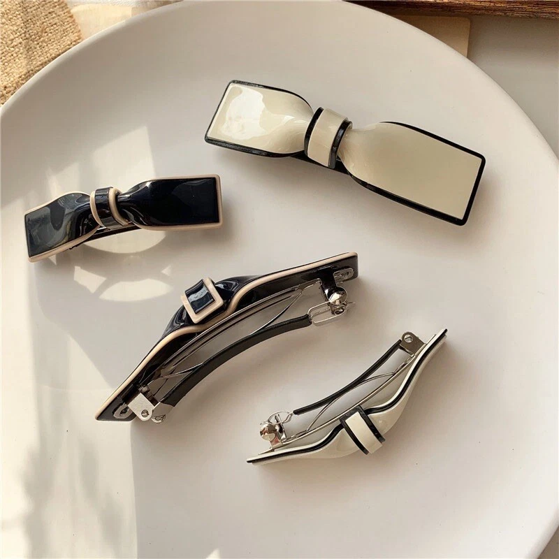 Pequeño moño/correte acrílico azul marino y beige Foto 2 de 3