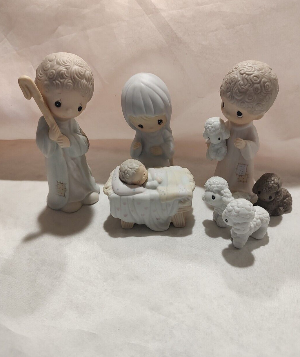 Precious Moments #E-2800 - Nativity Set - Missing 1 Shepherd & 1 Lamb