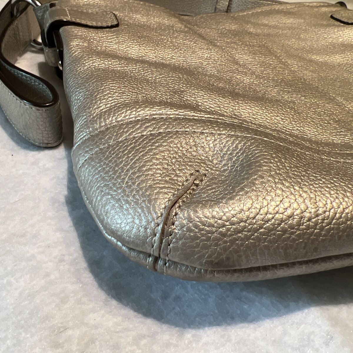Coach Chain Duffle F19722 Pebbled Leather Crossbody Shoulder Coach Chain Duffle F19722 Pebbled Leather Crossbody Shoulder
