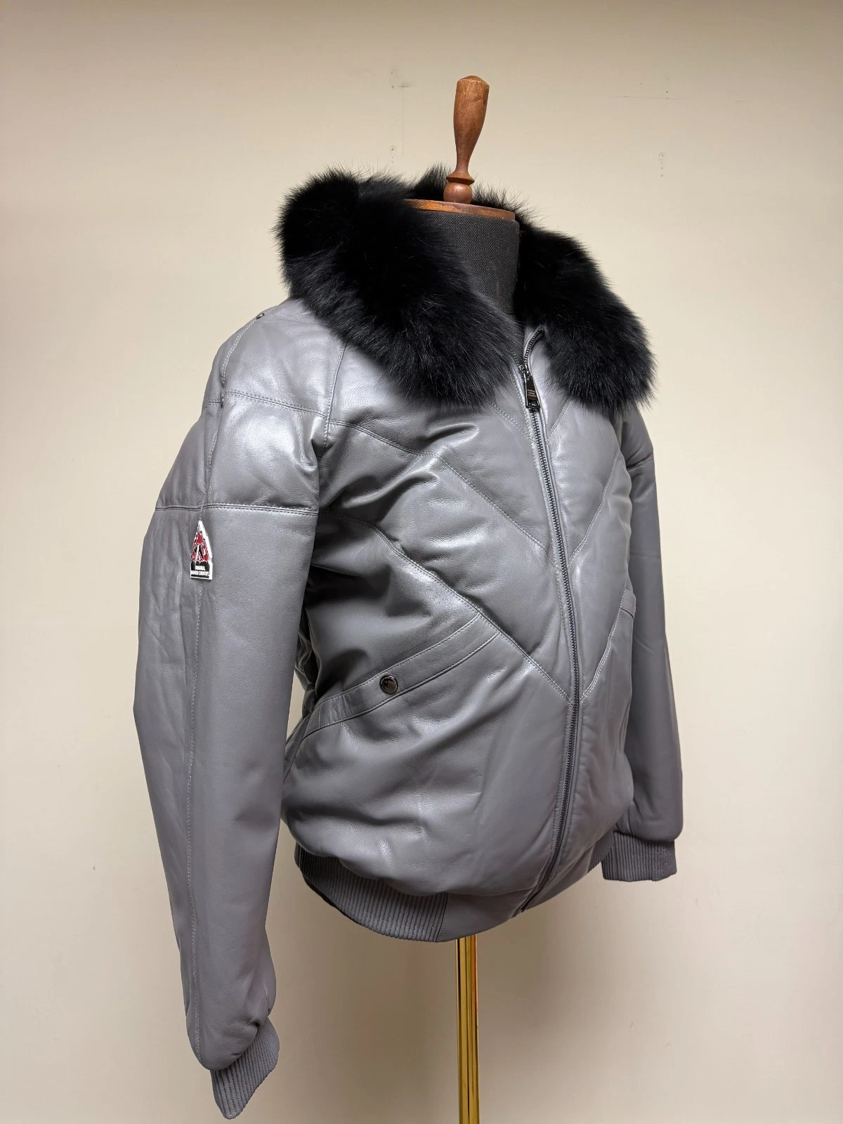 Brand New Men's V-Vomber Lamskin Leather & Goose Down Jacket With Real Fox Fur - product detail image 3