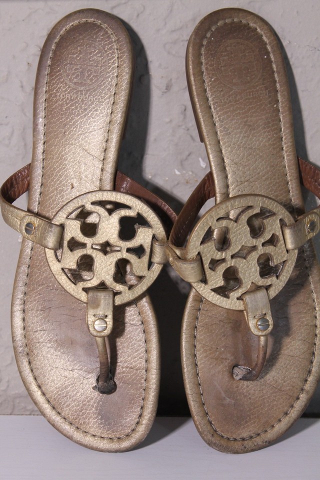 Tory Burch Sandals Womens 9M Gold Miller Flip Flops Thongs Beach Casual Preppy