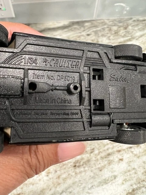 Saico 2000 PT Cruisers 1:32 Scale DP5019 NEW SET Of 2 Black And White - Image 3 of 4