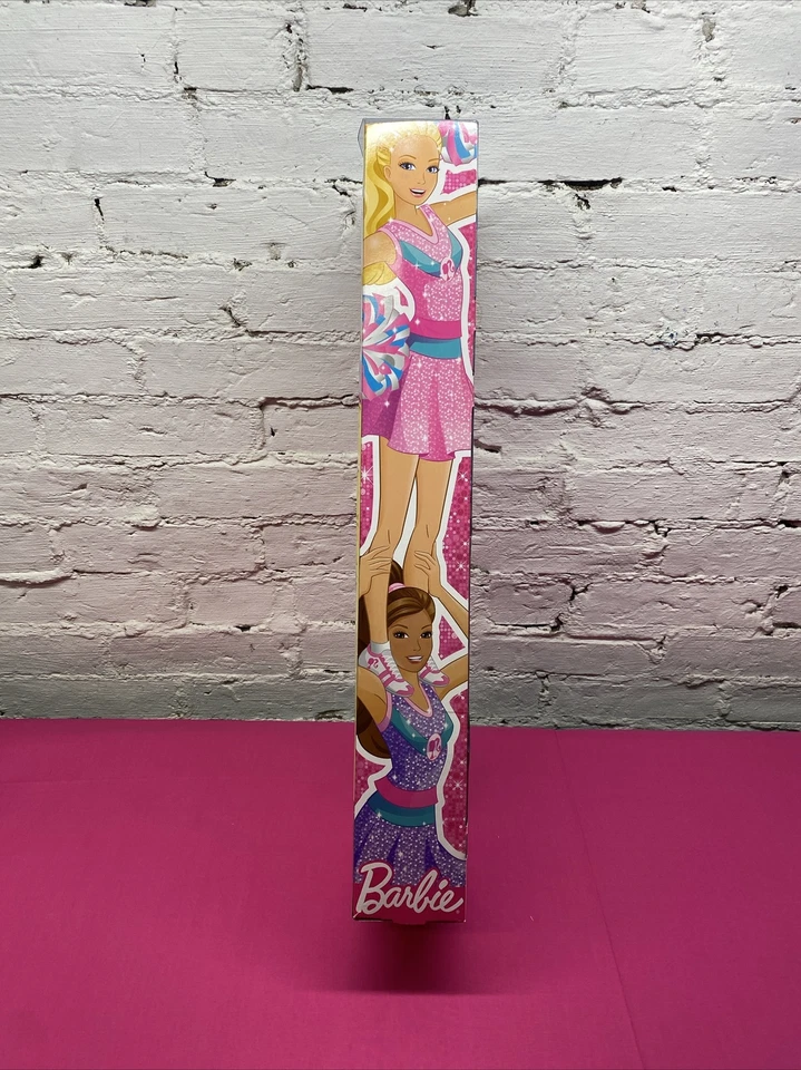 Barbie I Can Be Cheerleader 2012 conjunto de 2 muñecas Toys R Us juego de regalo Mattel ella voltea Foto 4 de 4