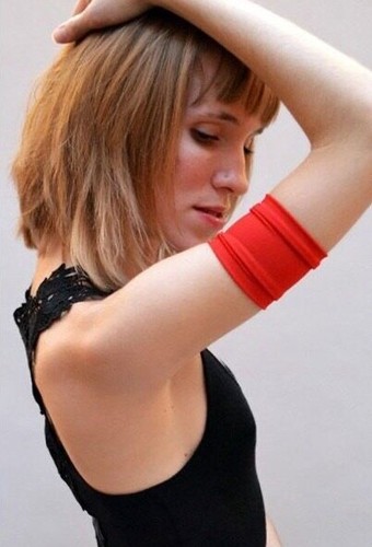 Costume cosplay bianco fasce braccia lucide supereroe polsini spandex cyber rave donna - Foto 3 di 5