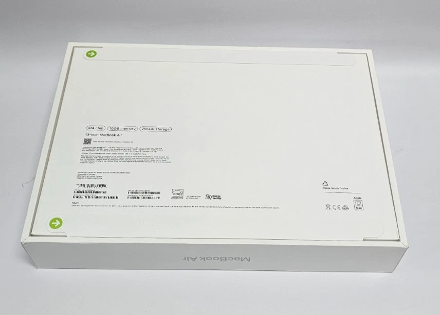Apple Macbook Air M4 10-Core 13in 256GB SSD 16GB 8Core GPU 2025 Silver Sealed - Image 2 of 3