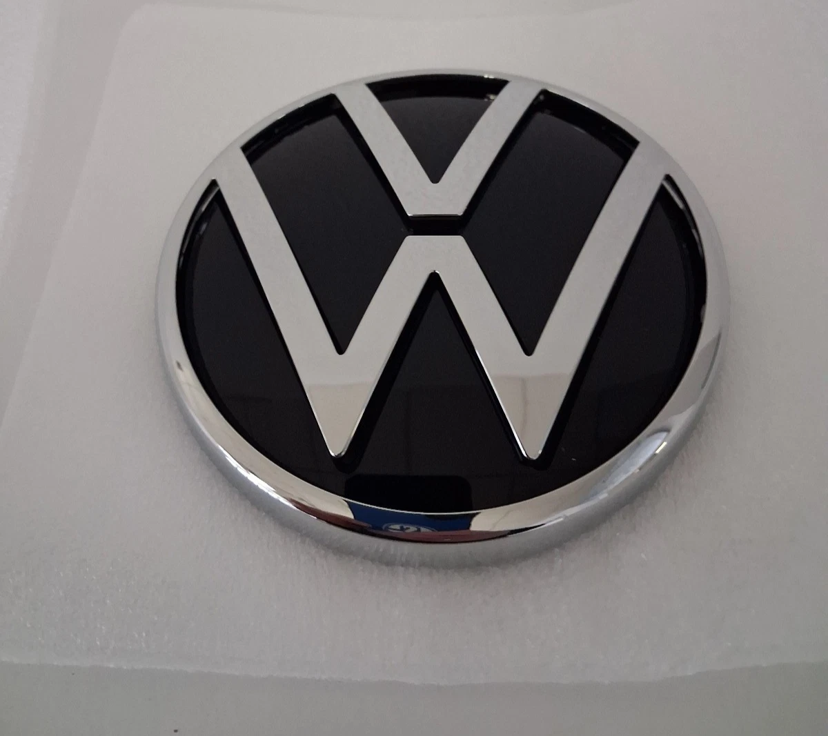 VW Emblem Logo Typenschild V6 FSI Schwarz Jetta Passat 3C0853675AAL85, 9,00
