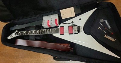 ESP E-II ARROW White SNOW FLOYD ROSE EMG 81 85 Red
