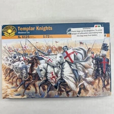 Italeri Medieval Era Templar Knights - Plastic Model Military Figure Kit - 1/72