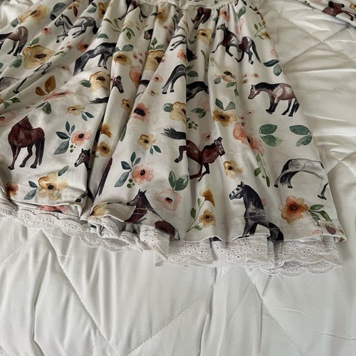 Freches Pflaume Pferdekleid gebraucht, in einwandfreiem Zustand weicher Spitzenbesatz Mädchen Größe 7, 3/4-lange Ärmel - Bild 4 von 6