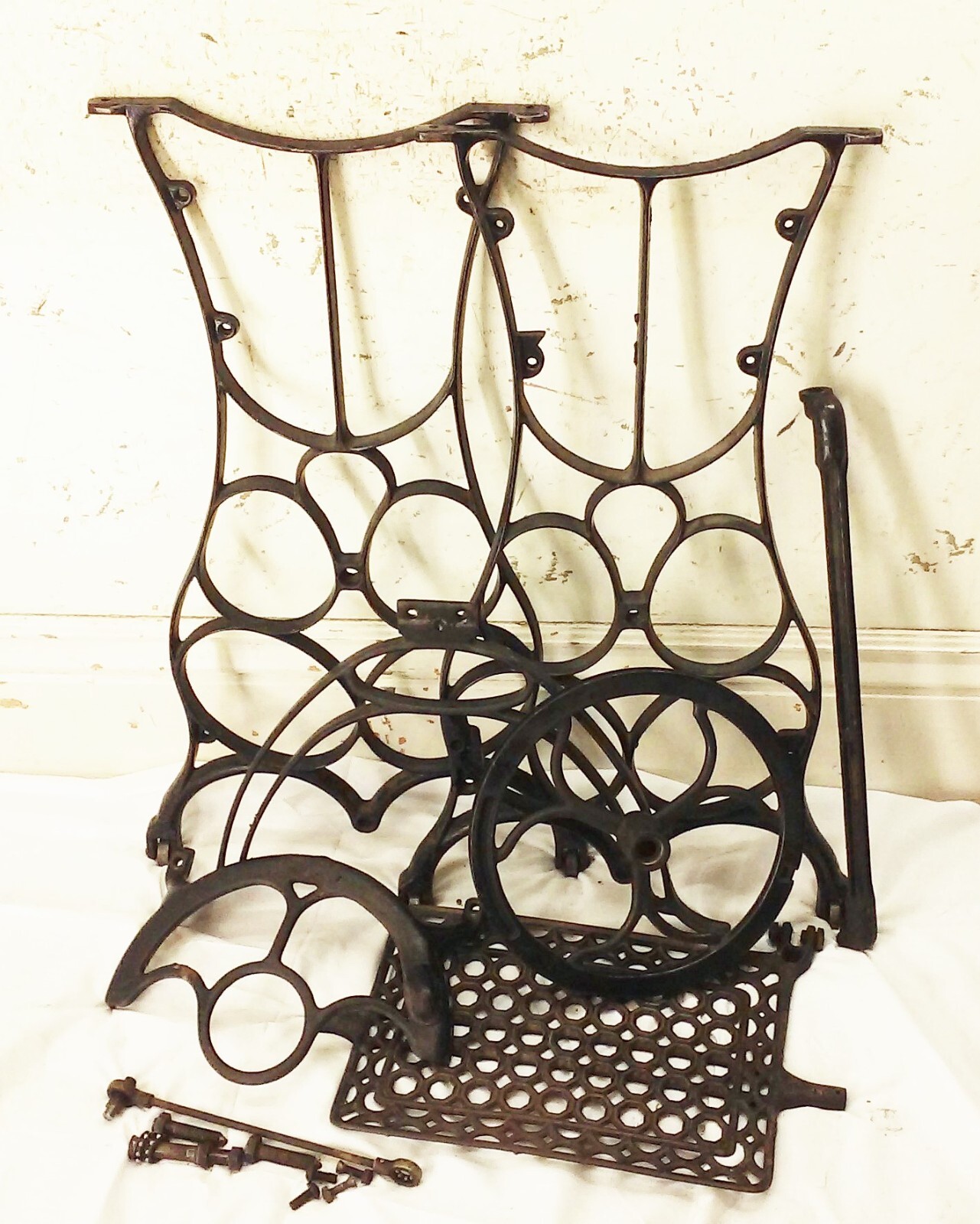 Vtg antique Damascus treadle sewing machine cast iron base frame stand