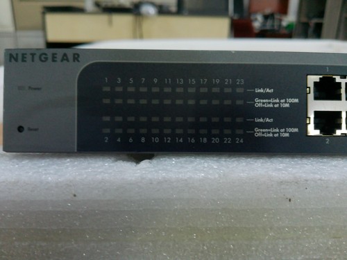 Netgear ProSafe Plus JFS524E 24 Port Fast Ethernet Switch - Picture 3 of 4