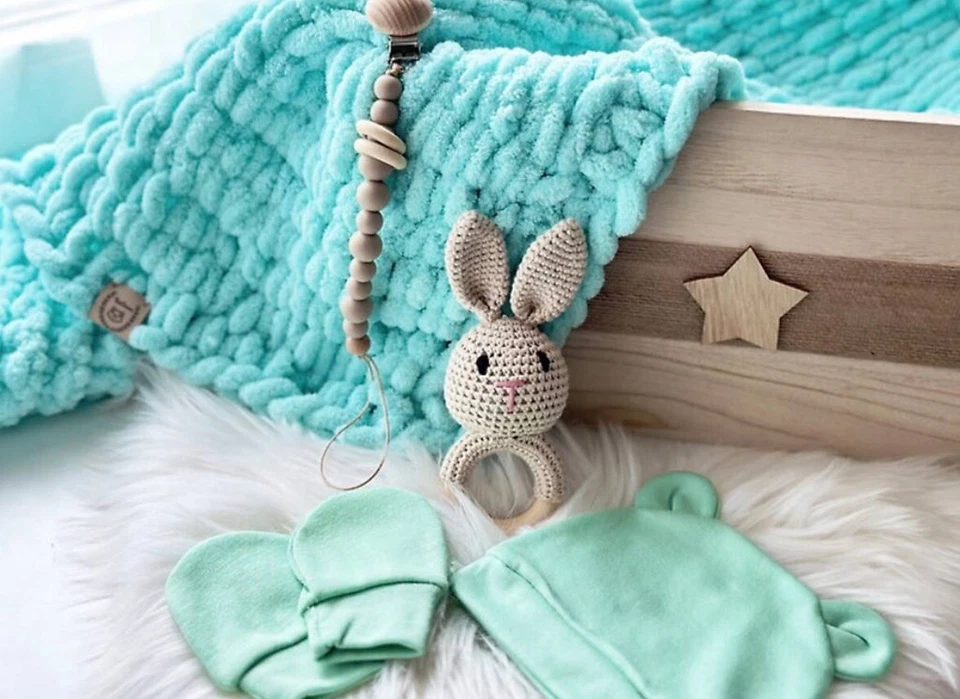 Neugeborenen Set mit handgemachter Babydecke NEU - Bild 2 von 4