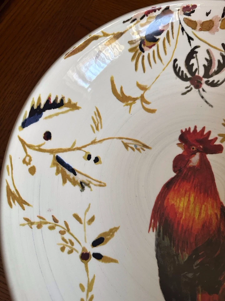 Plato grande de cerámica para servir de gallo Williams-Sonoma Foto 3 de 4