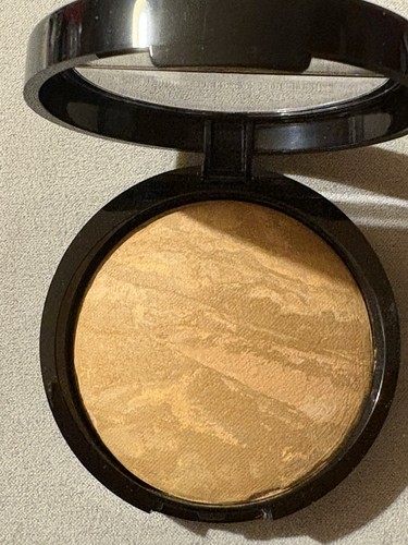 Laura Geller Baked Balance N Brighten Colour Correcting Foundation In SAND BNIB - Picture 8 of 12