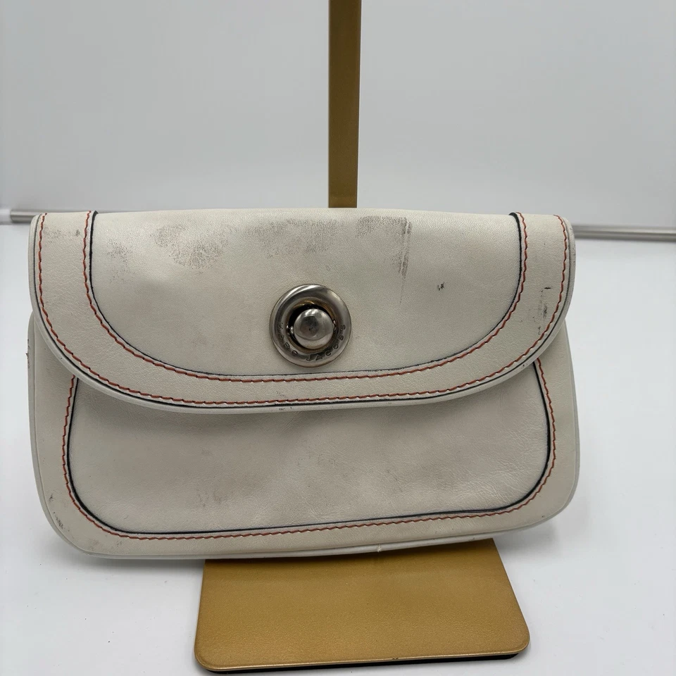 Antiga Clutch Marc Jacobs Couro Creme Off White Fecho de Pressão Exclusivo Forrado de Camurça - Imagem 2 de 4