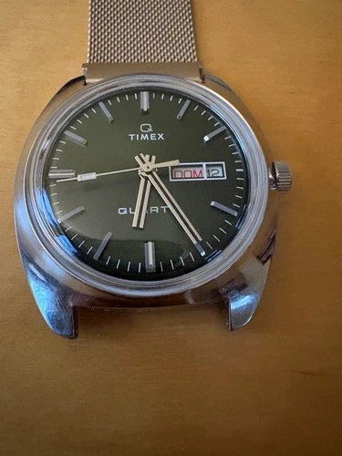 Q Timex 1978 Day/Date 37.5mm mesh gold Strap Watch, excellent condition