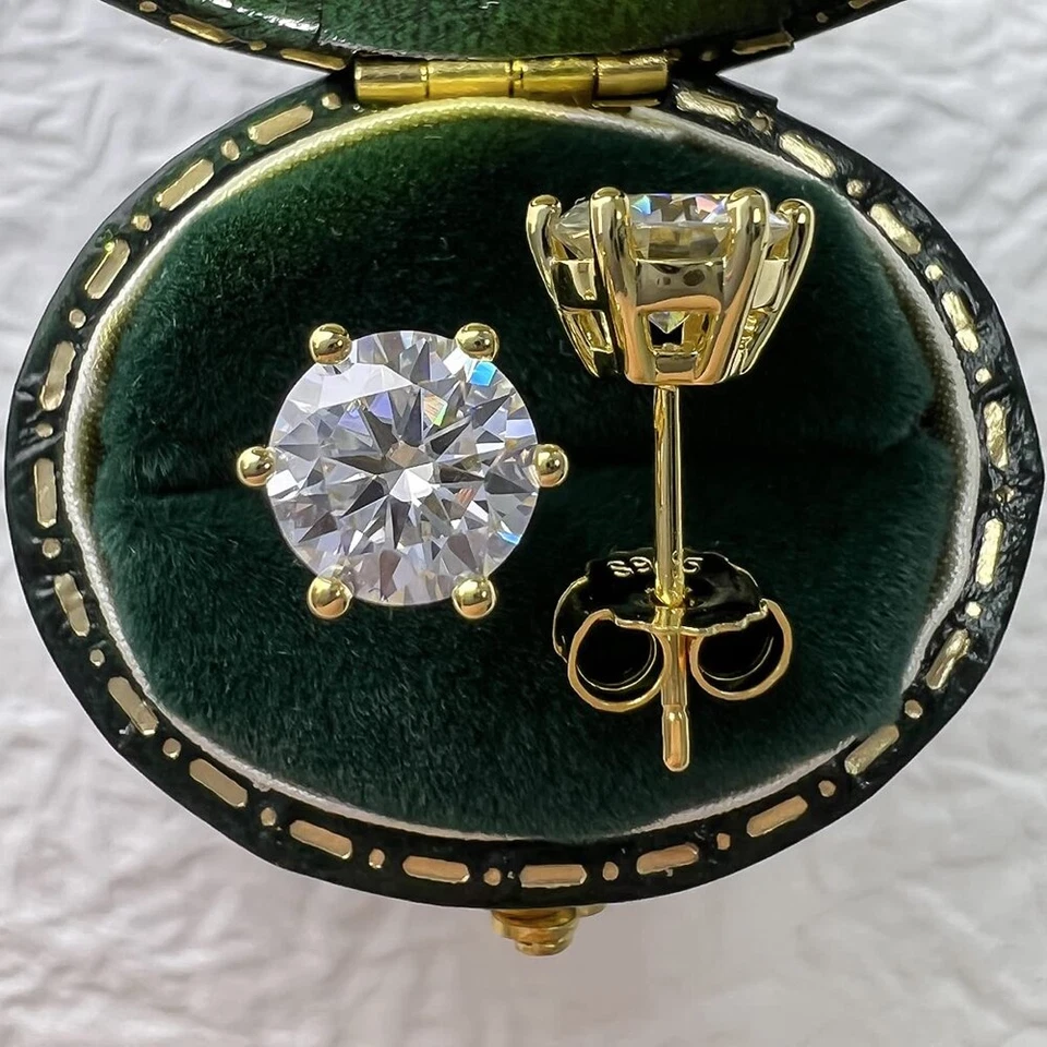 Aretes de moissanita de 6 puntas brillantes enchapados en oro amarillo de 18 quilates en plata 925 Foto 3 de 4