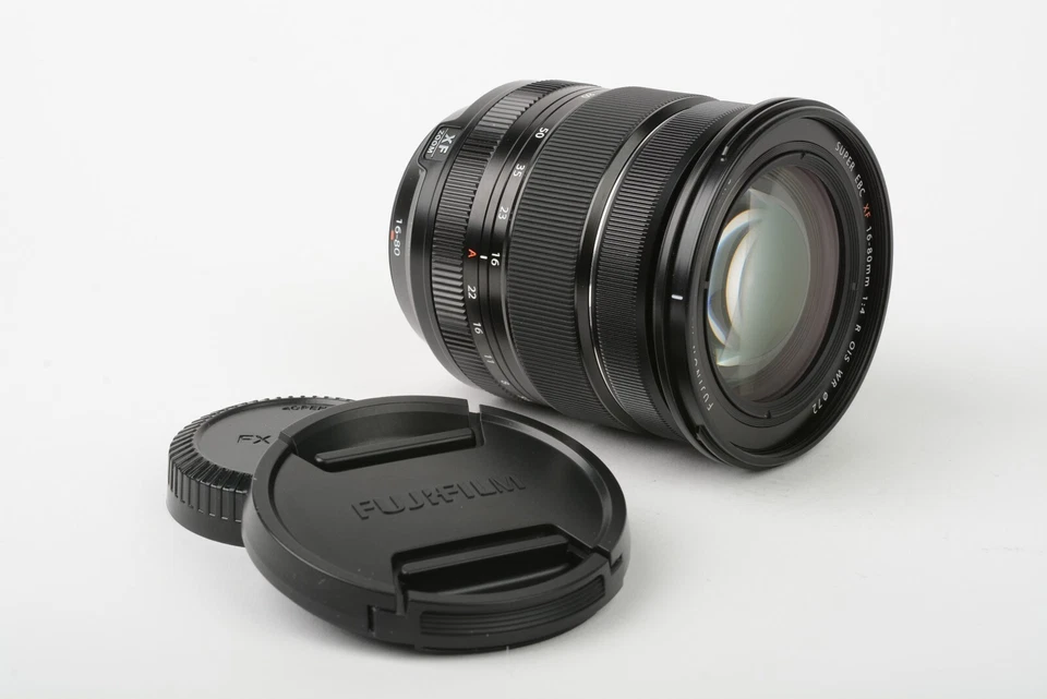 MINT- FUJIFILM FUJINON XF 16-80mm f4 R OIS WR LENS, CAPS, VERY CLEAN BARELY USED