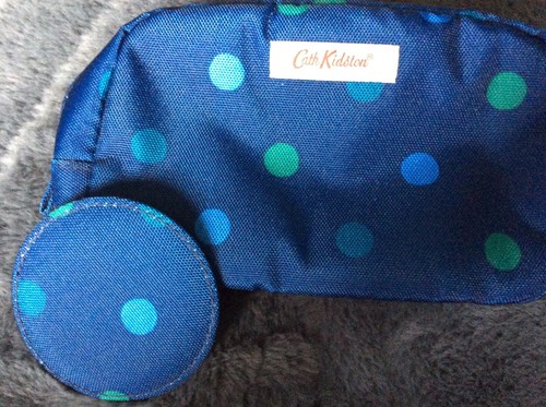 BNWT New Cath Kidston Make-Up Case & Mirror - Power Spot Navy 16.5x10.5x5cm - Picture 4 of 5