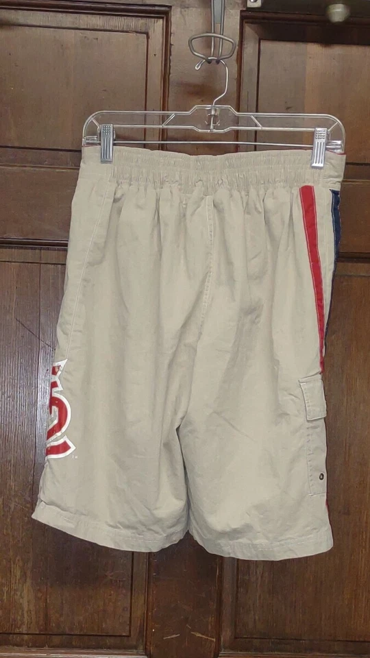 G-III 运动 Carl Banks 圣路易斯红雀米色板短裤 M 码中号 — 第 2/4 张图片