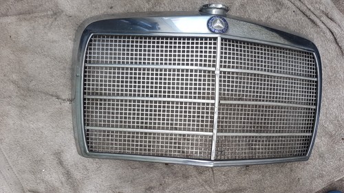 Mercedes Benz MB W114 W115 1968-1976 Front Bonnet Radiator Grill Grille Chrome - Picture 2 of 13