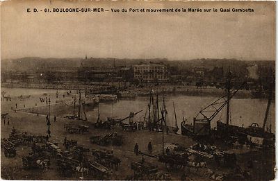 Old postcard BOULOGNE-sur-MER and movement of the tide on Quai Gambetta (405857)