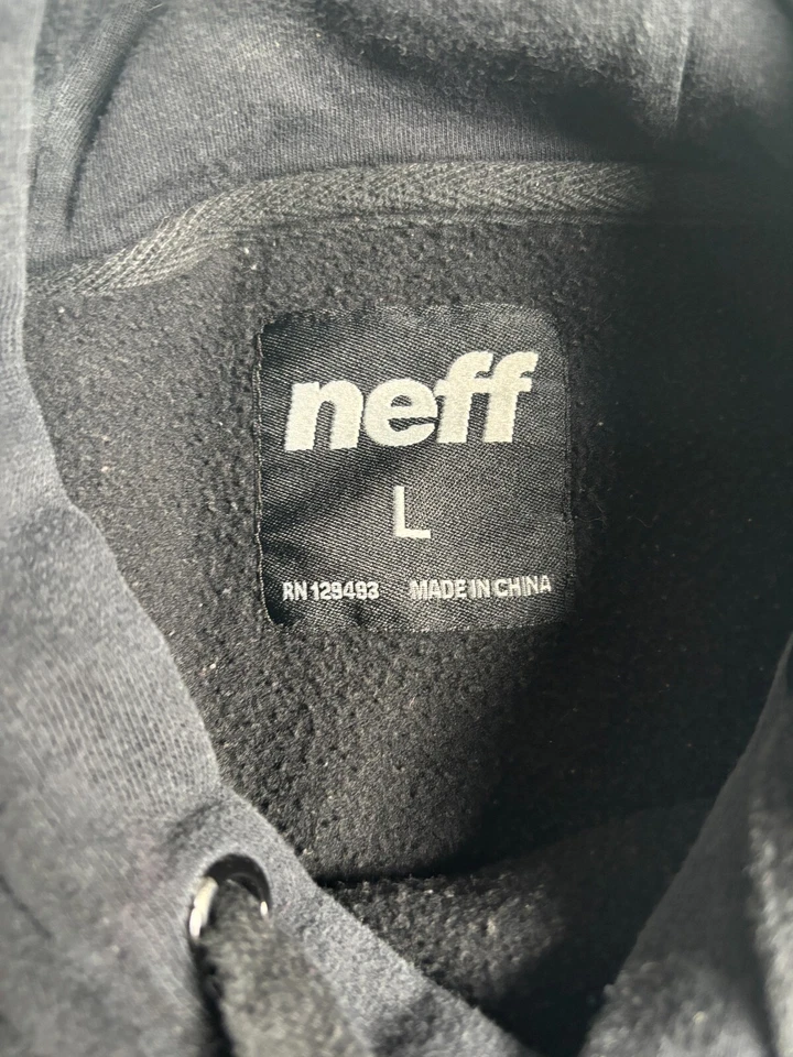 Moletom com capuz Neff logotipo traseiro cor preto tamanho grande - Imagem 3 de 4