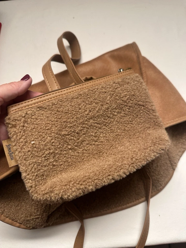 Bolsa tote Neiman Marcus falsa shearling marrom grande de pelúcia outono bolsa de ombro - Imagem 2 de 4