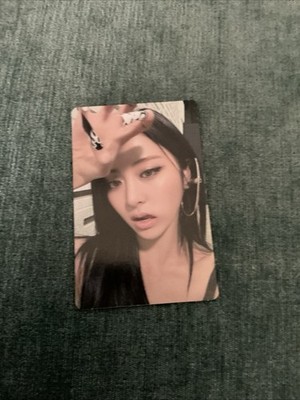 Le SSERAFIM Yunjin Official Photocard (Good Condition) US Seller New.