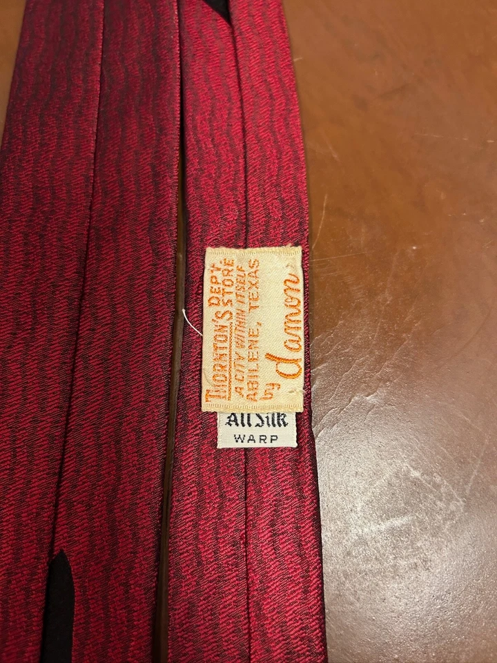 Corbata de diamantes 100 % seda roja Thornton's Dept Store by Damon para hombre Foto 4 de 4