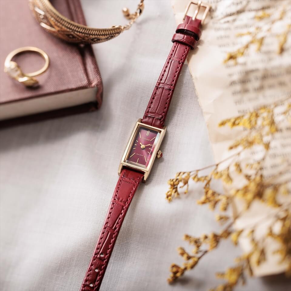 CITIZEN Kii: EG7043-09W Eco-Drive Solar Watch Leather Band Red