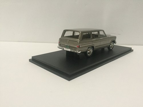 1/43 1962 Jeep Wangoneer green metallic GLM - Picture 7 of 9