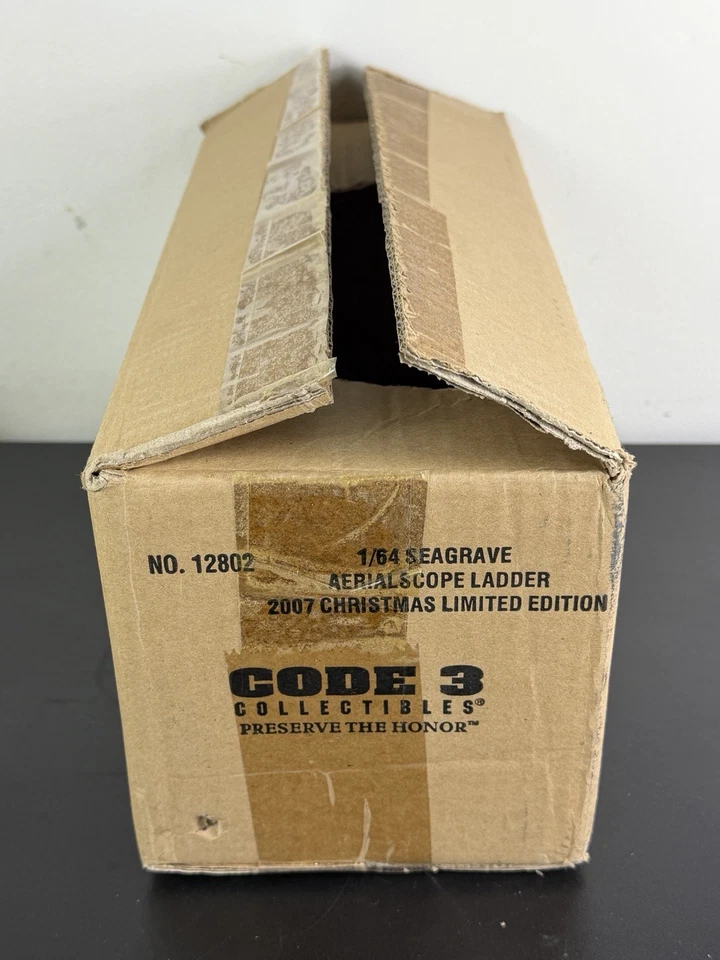 CODE 3 COLLECTIBLES Seagrave Aerialscope Ladder 2007 Christmas Edition - NEW - Image 2 of 4