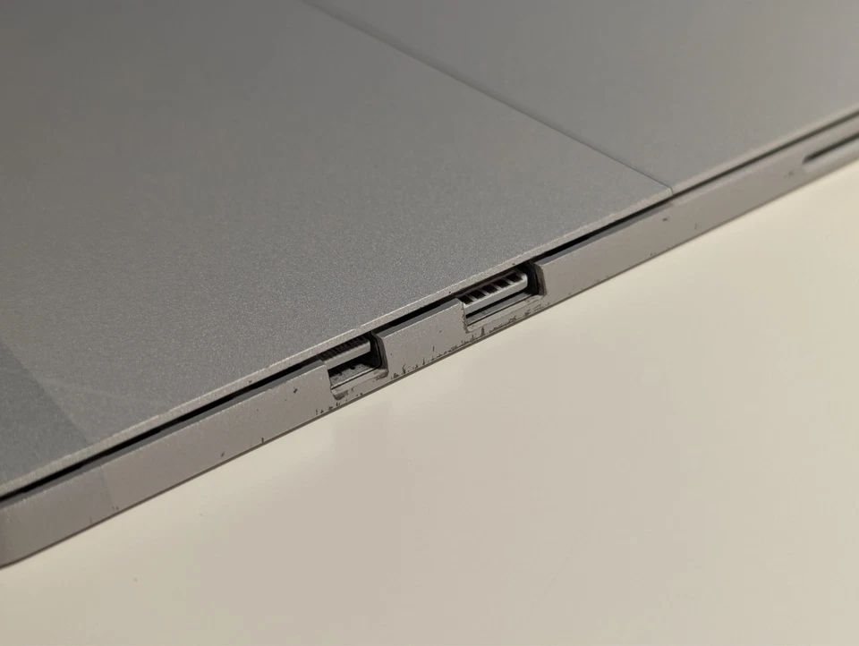 Microsoft Surface Pro 5 - i5 7300U, 8GB RAM , 256GB SSD, 4G LTE - Usato - Immagine 3 di 4