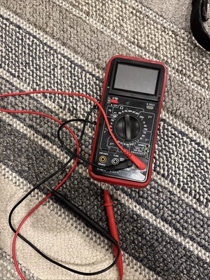 Cen-Tech 61593 Functional Digital Multimeter T1