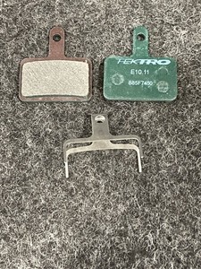 Tektro E10.11 Bicycle Disc Brake Pads For 2-Piston Calipers