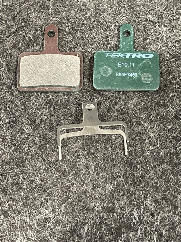 Tektro E10.11 Bicycle Disc Brake Pads For 2-Piston Calipers