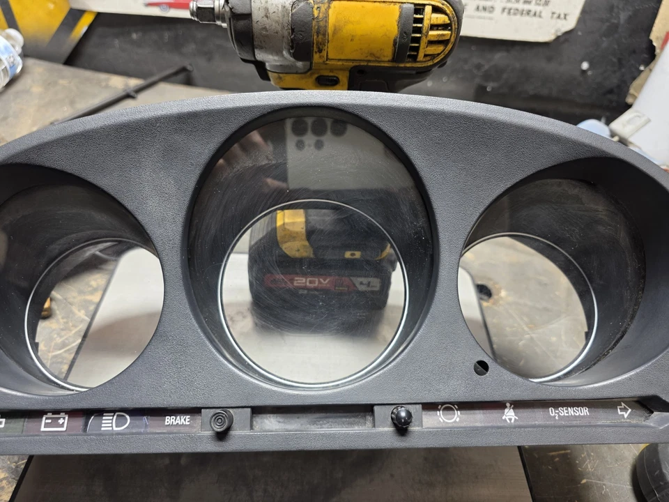 Mercedes R107 380SL 380SLC Instrument Cluster Speedometer Gauge Housing 87001021 - Image 4 of 4