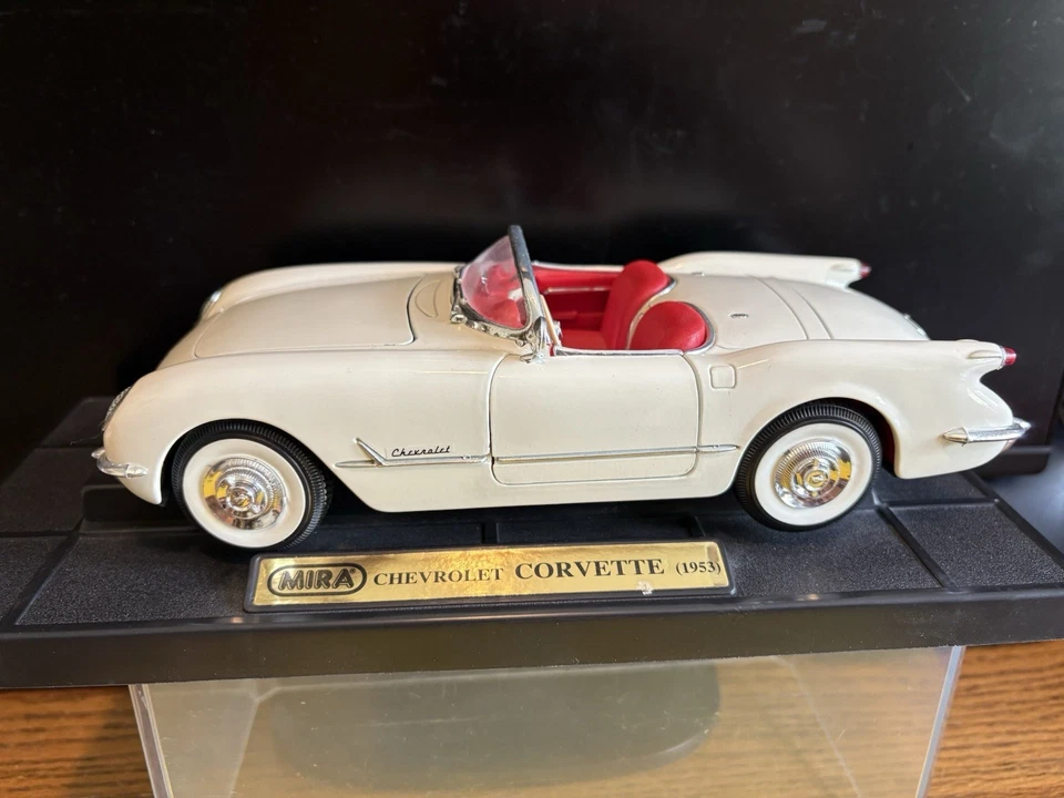 1/18 MIRA/SOLIDO 1953 Chevrolet Corvette Convertible White Red Used W/License Pl - Image 2 of 4
