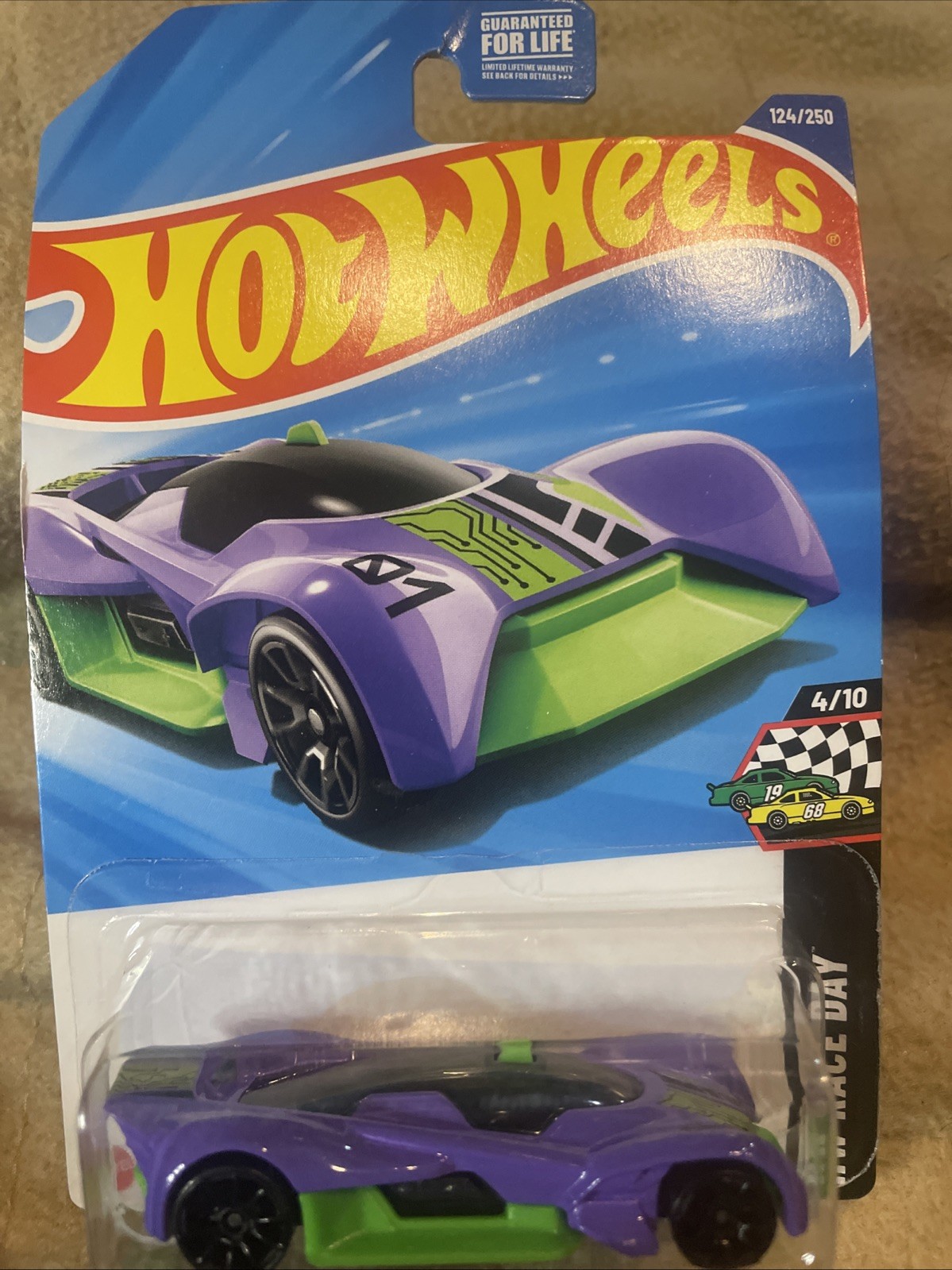 Hot Wheels FUTURISMO Purple HW Race Day 4/10 (#124/250)