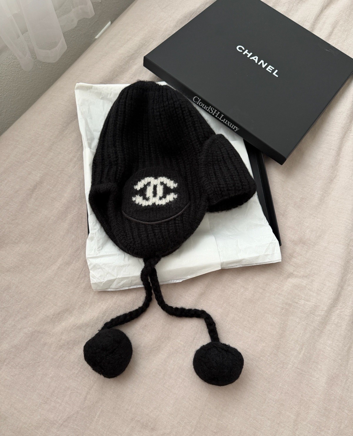 Auth BN Chanel 25B CC Logo Ear Warmer Black Cashmere Beanie