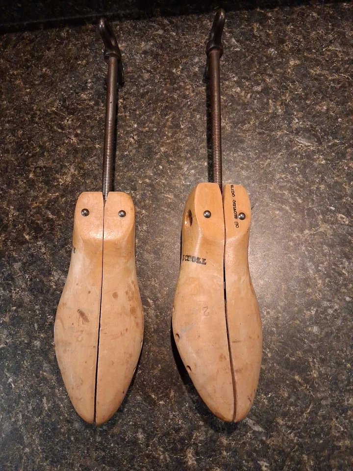 Par de camillas de madera ajustables vintage Dr Scholl para zapatos Foto 2 de 4