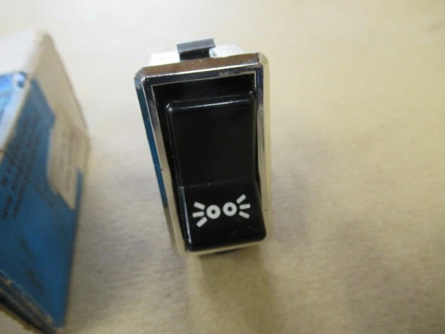 Ford Capri mk1 Hazard Warning Light Switch, Brand New, N.O.S, Also Transit mk1. — 第 2/4 张图片
