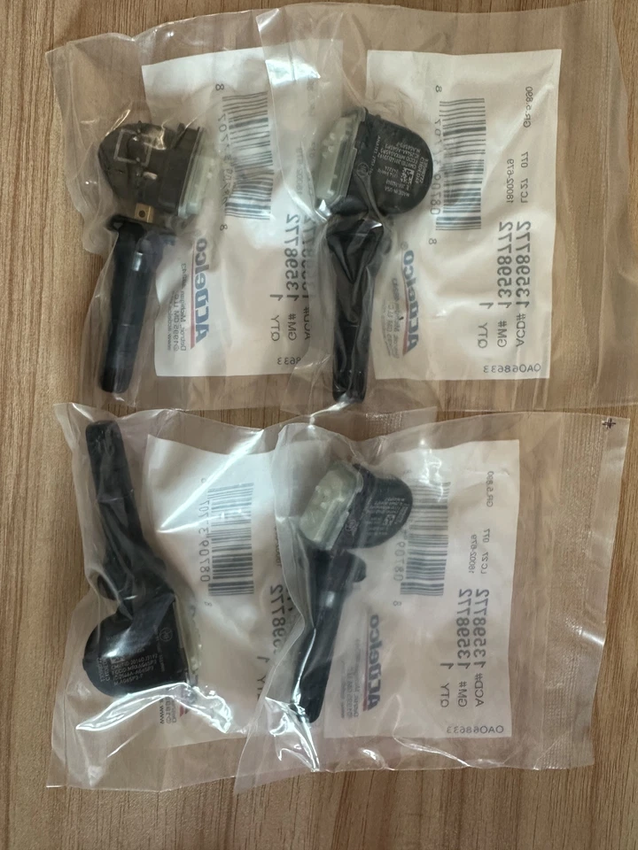 Sensor de sistema de monitoreo de presión de neumáticos OEM 13598772 para Chevy GM Buick Foto 2 de 4