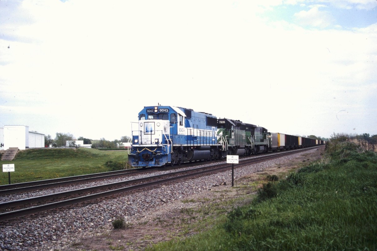 ELECTRO-MOTIVE 9043 5-99 KODACHROME train photo slides 35mm | eBay