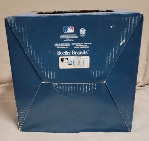 New York Yankees Gift Set 60oz Glass Pitcher, 4 16oz Pint Glasses & 15 Coasters - Picture 8 of 8