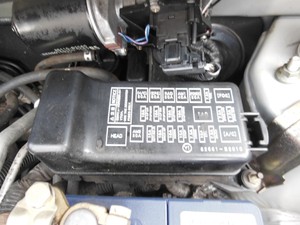 daihatsu charade fuse box in engine bay l251 07 03 07 05 ebay Dihatsu Charade image is loading daihatsu charade fuse box in engine bay l251