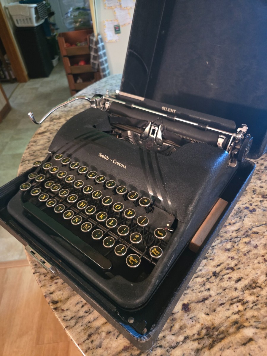 Smith Corona Silent Manual Portable Typewriter 1940s - Great