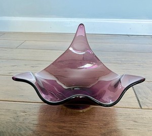 Rare Vintage MCM Iconic Viking Glass Amethyst Purple Flying Nun 9.5” Dish Bowl